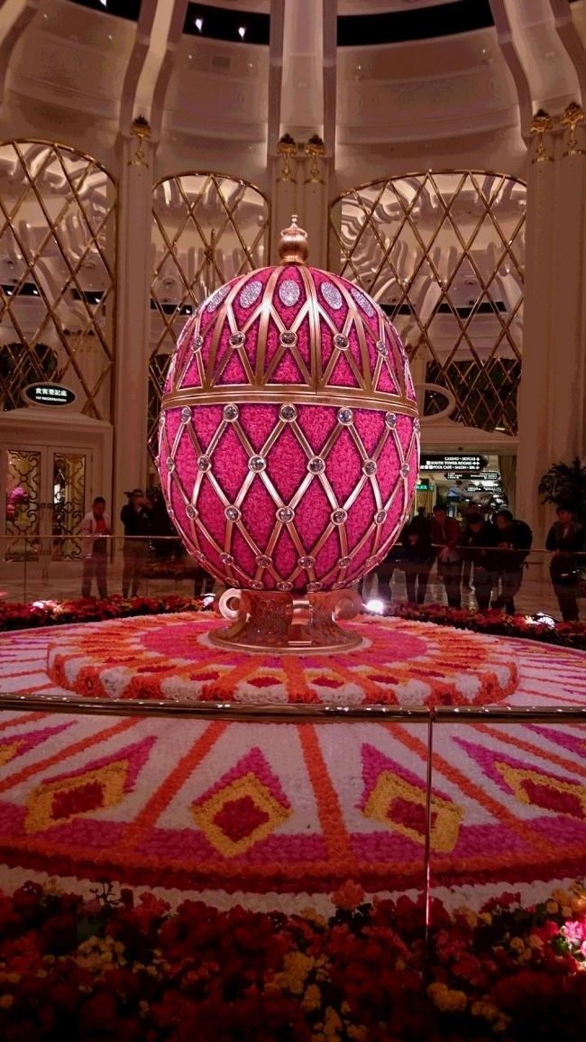 反対の入り口です。中から鳥が出てきます。