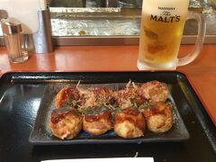 講習会が終わり、観光する暇もなく伊丹空港へ。

たこ焼き食べてないし！と空港内のお店へ。
並んでやっと運ばれてきたたこ焼き。
店員さんに「熱いので気をつけて食べてください」と言われたので
気をつけて一口…。


ぬるいやん。


大阪リベンジだと心に決めました！

また仕事で来られたらいいな(・∀・)