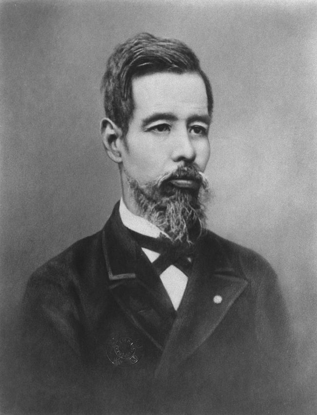 統一を果たされたドイツ帝国では2番目に小さな国であった。小さな領邦ではあるが、独自に銃器の開発を行い1861年にDoersch &amp; Baumgartenドルッシュ＆バウムガルテン銃を発明した。<br /><br />この銃は1867年に日本にもたらされ、神戸のカール・レーマン商会が窓口となって会津藩から1300梃の受注を得た。同時に侯国の下士官カール・ケッペンが軍事指導のため日本に呼ばれたが、銃の納品が終わる前に鳥羽伏見の戦いが始まり、銃の納品が出来なくなってしまった。<br /><br />この注文は後に紀州藩が引き受けて3000梃納品し、洋式銃隊の錬成や兵制改革を進めた。<br /><br />1871年2月13日、陸奥宗光がビュッケブルクを訪問した。<br />（陸奥宗光むつむねみつは当時29歳。後に明治期の伊藤博文内閣のカミソリ大臣と呼ばれ、不平等条約を結んでいた15ヶ国すべてとの間で条約改正（治外法権の撤廃）を成し遂げた。<br /><br />第一次世界大戦でドイツ革命が起き、1918年にシャウムブルク・リッペ侯国は解体した。（Wik）<br /><br />写真は陸奥宗光