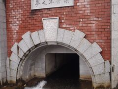 疎水記念館の横から流れ出す琵琶湖疎水。