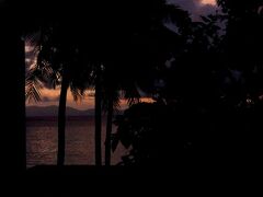 ■旅行4日目■

リペ島での2回目の夜明け。

今日はお部屋の中から、
朝日を鑑賞。

今日も美しい朝日で満足、満足♪

