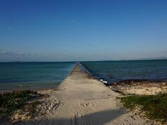 伊古桟橋。
満ち潮で波が襲ってくるので先端まで行くのは断念。
しかし、本当に人に会わないなぁ