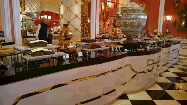 パンの種類やデザート。麺類など種類も沢山ありました。