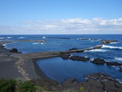 島の東側　　底土港