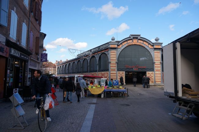 マルシェ・Couvert市場