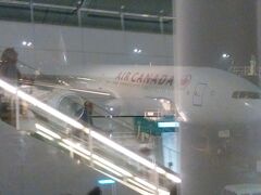 エアカナダAC006便18:50発トロント16:45着
エアカナダルージュAC1752便18:40発ハバナ21:55着

大幅な遅れなく、無事に乗り継げました。
