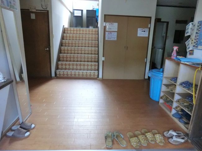 民宿ささもとは、和室の本館と、洋室の新館があります。<br />私の部屋は本館です。<br />中に入りましょう。