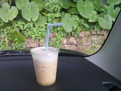 景色を満喫し、満足したところで
ジュース屋さんに向かいます。

カーナビあるにもかかわらず、結構迷ってしまった…

パインとさとうきび。
美味しい。