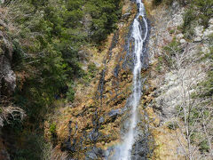 ●十二滝

R168沿い　十津川温泉から南下すると程なく右側にある。
そんなに大きな滝じゃないけど、なかなかきれい。
那智の滝のミニチュア版？
