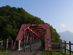 こちらは山線鉄橋といい、王子製紙の専用鉄道の跡。
森林資源や発電物資を運搬する目的で明治４１年から昭和２６年まで営業していたようだ。
