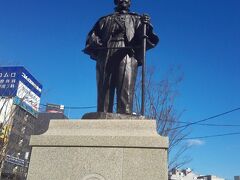 大分の雄、大友宗麟公の像です。
大友宗麟はあまり有名ではありませんが、全盛期には九州北部の六か国を治めた戦国大名です。