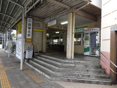階段を下りた先にある西桑名駅。
桑名駅からは少し離れている。