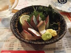 関アジを食べたからには関サバも食べたい！
というわけで近くの居酒屋かみ風船さんに移動して関サバをいただきました。
ただ、ちょっとパサついた感があったのが残念でした。
