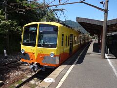 三岐線の電車。現在この路線を走る電車は、すべて西武のお古である。

西武時代の面影をそのまま残す電車が「近鉄富田行き」という表示をしているのは、なんだかちょっと違和感が…
プロ野球のオールドファンでもある私の脳裏に「近鉄×西武戦」なんてフレーズが浮かんだりして（笑）