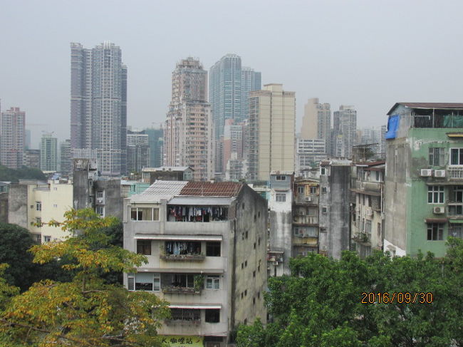 そこの高台からマカオの下町が正面に見えていた。