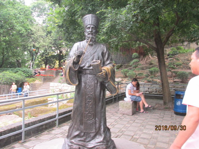 ああ、前方に銅像がある。ザビエルか？？