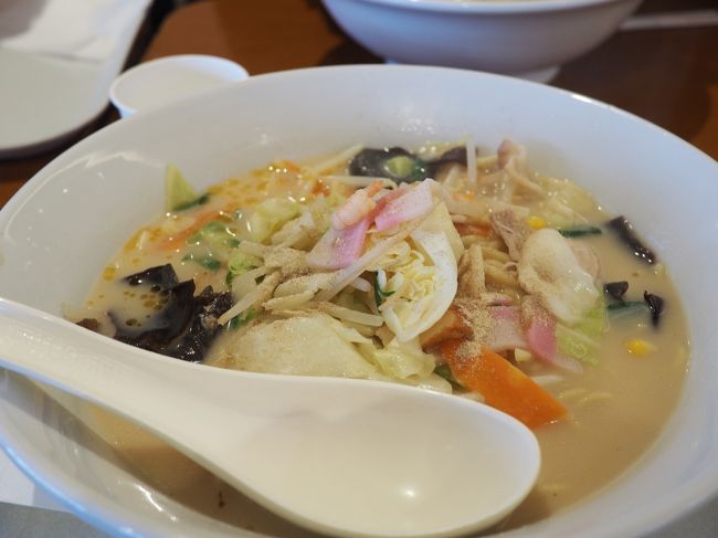 胡椒が大量に乗った私のちゃんぽん。