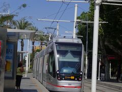 トラムに乗って、カルモナ行きのバス乗り場がある
サンベルナルド駅へ向かいます。