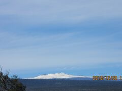 結構マウナケア山は遠いな・・・１２０キロだそうです。
マウナ・ロア山Mauna Loaの感じの山並みですが・・・

日本人のガイドの話：肉眼では人工施設は見えない・・・・え！アレは何だ？

眼内レンズ入れたけど、それでも見えるんだけど・・・。