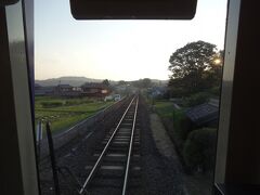 車内は結構混雑していた。
それをいいことに、運転席のすぐ横に立って前を眺める。