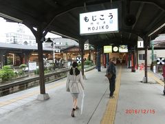 門司港駅に到着です。
門司港駅には、旅立ちの鐘 幸福の泉がありました。
又駅員の制服があり来て写真を撮っていいように用意されていました。
