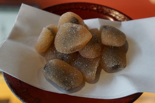 梅干し（菓子）も美しいですね。<br />お菓子も含めて美術館のようなお店で、なにもかもがうっとりの連続でした。