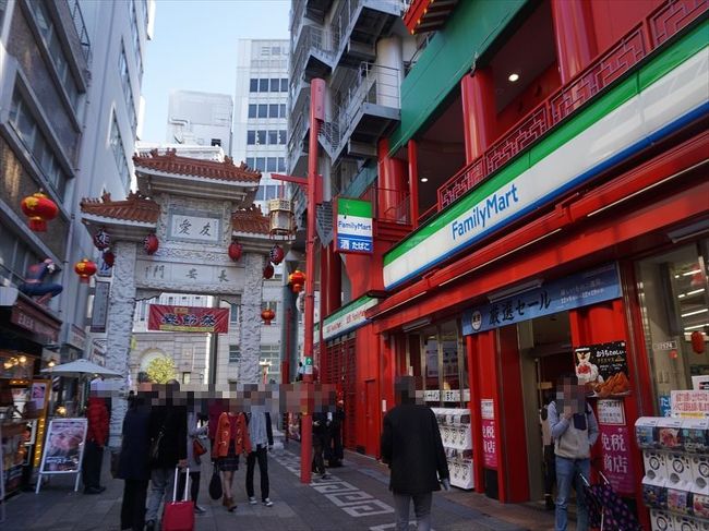 赤いファミマをみて、<br />今回の目的！！トルコ料理店へ向かいます。