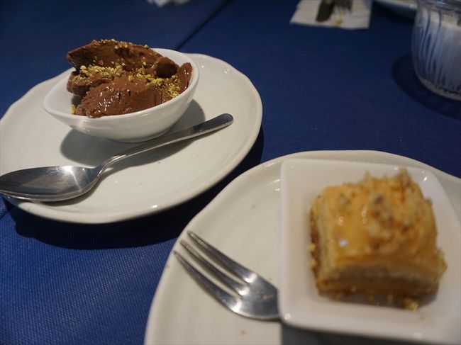 お客様もいっぱいで、<br />食材がないからと断られている方も。<br />予約してて良かった！！<br /><br />デザートは２種類。^^