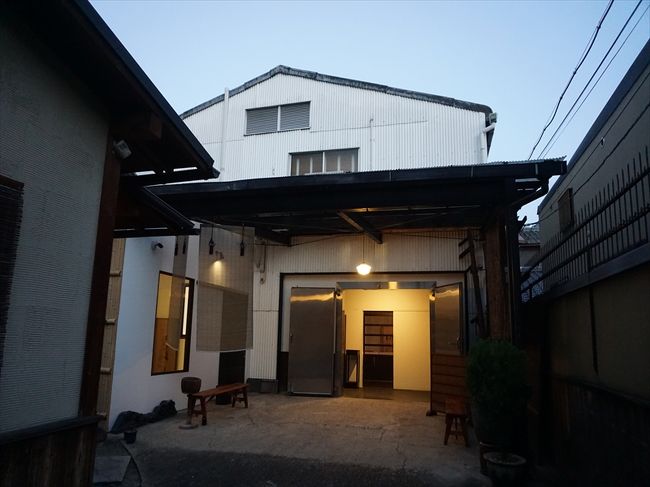 京都到着。<br /><br />本日の宿、町家の管理事務所へ。