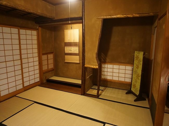 玄関横の和室。