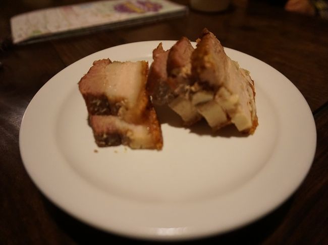 神戸南京町の焼き豚をきって出してくれました！<br />ありがとうです(≧∇≦*)<br /><br />皮がパリッパリで（ガリガリ音がするくらい）<br />美味しかった！