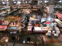 下関の観光の中心はやはり唐戸地区ですね。
唐戸市場での新鮮な魚、金子みすゞ、亀山八幡宮、赤間神宮。
朝暗いうちの6時前にはホテルを出て、
唐戸市場の2階の食堂よしでの朝からの海鮮丼。