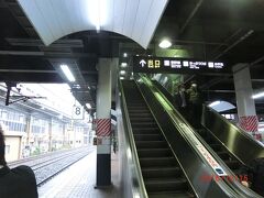久しぶりに冬に里帰りしたので、ちょっと足を伸ばし
下関にふぐを食べに行ってきました。
新幹線はＪＲ小倉駅で降りて乗り換えです。
新下関駅よりも小倉の方が便利のようです。