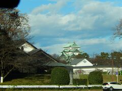 ホテルからタクシーで名古屋城に向かいました。
