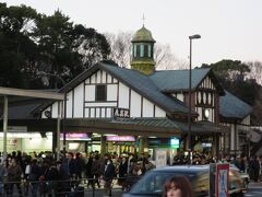 原宿駅。ここは５０年前と変わりません。取り壊し計画が波紋を広げているようです。