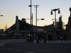 代々木体育館。この建物に憧れて一時は建築家を目指しました。高２の夏は、ここのプールで泳いだ経験も。水が通常のプールより冷たかったのを覚えています。