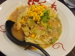 『ろくの家』のチャンポン。
中々美味しいけど、やはりこの店はトンコツラーメンかな。