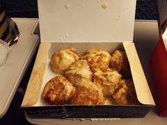 選んだのチーズたこ焼きです。
美味しいけど、自分的にはソースの方が好みかな。