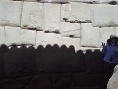 12角の石。
確かに角が12個あり、他の石とぴったり合わさっています。
インカ帝国の技術の凄さが感じられます。