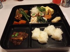 日本食の夕食です。自分はペルーの名物料理で良かったですが。