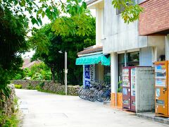 竹富島は、レンタサイクルで回ります『丸八レンタサイクル』さんへ。
