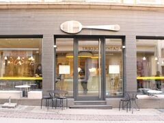 街並みを見ながら歩くこと30分ほど、
ルクセンブルクの郷土料理のスープが色々食べられるスープスタンド「ア　ラ　スープ」に到着。
地球の歩き方を見ながらやってきました。