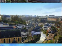 世界遺産のルクセンブルクの美しい古い街並みを臨むことが出来ました。
ゆっくりと景色を見ながら、写真をたくさん撮りました。
陽の明るさが少々足りないのが残念ですが。。