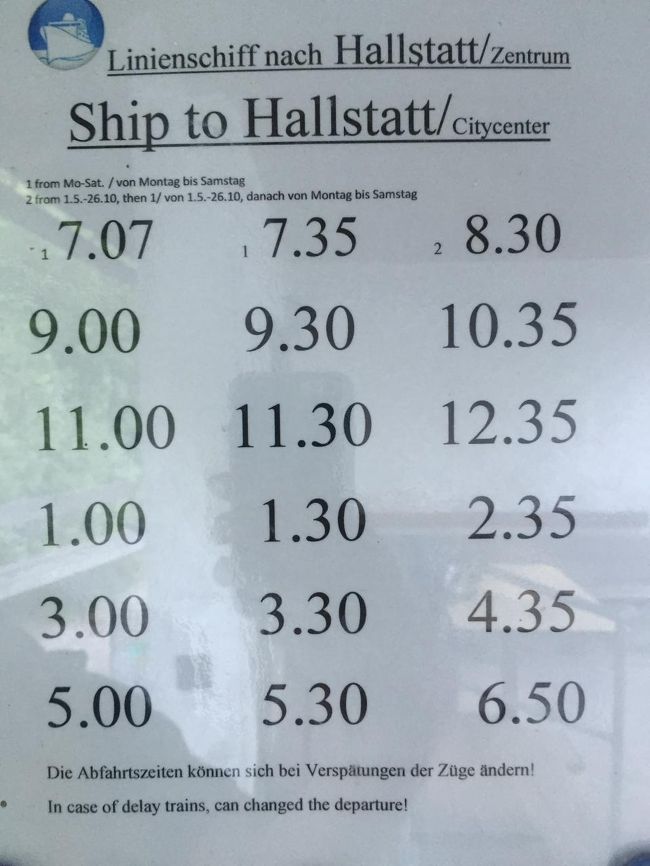 駅の前の船着き場から街までのフェリー。