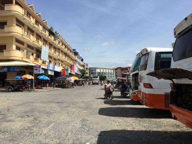 その後、バイクタクシー２ドルでホテルへ。