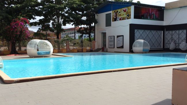 このプールが、案外大きく綺麗で３日間利用しました。