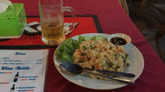 ビールが何と0.5ドル。チャーハンが２ドルです。