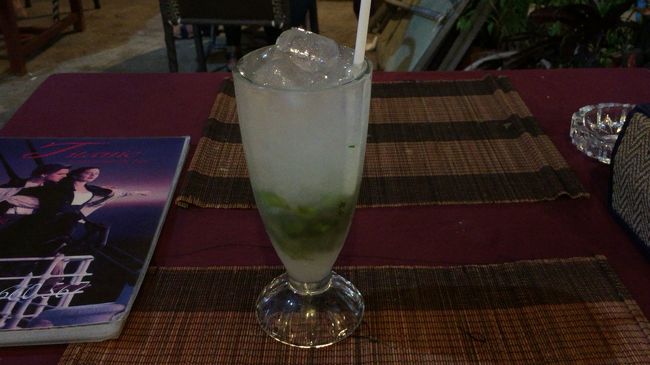 カクテルは、『２ＢＵＹ１ＦＲＥＥ』というここで、早速注文。<br />まぜ、モヒートを注文。