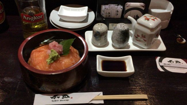 おすすめと書いてあったので、サーモン丼を食べました。最近の日本食はどこもおいしいですね。