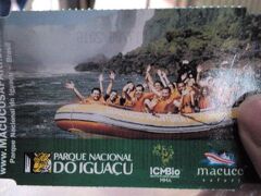 滝に突っ込むボートツアーに参加。
2万円くらい。
せっかくここまで来たし、マチュピチュで温泉入れなかったから急きょ参加にした。
団体ツアーの半分くらい参加してたかな。

チケット回収されちゃってたから写真を。
係りの人の前で写真撮ってたら、回収しないでそのままチケットくれたから現物も残ってる